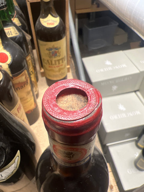 Vecchia Cantina Vino Nobile di Montepulciano 1974 Dommages à la capsule Riserva