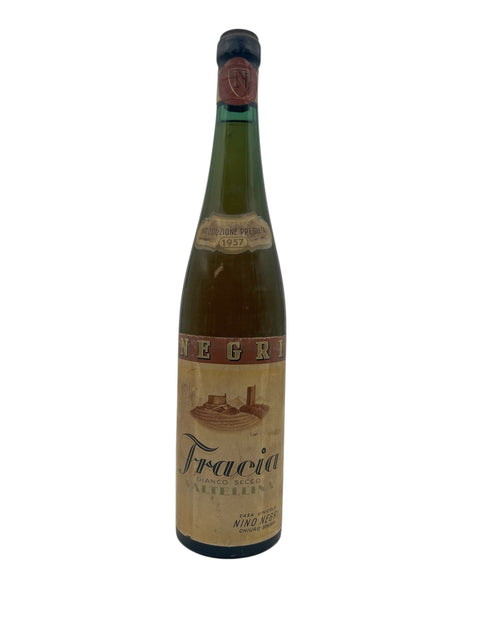 Vin blanc Fracia 1957 de Nino Negri dans la région de la Valteline