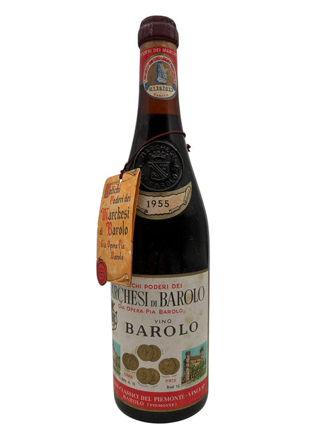 Bouteille Barolo Marchesi di Barolo 1955 sur fond blanc