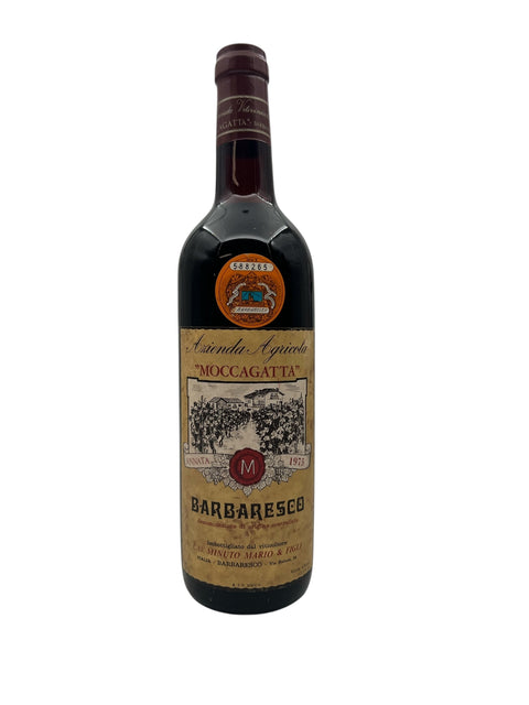 Bouteille de vin rouge Barbaresco Moccagatta 1975
