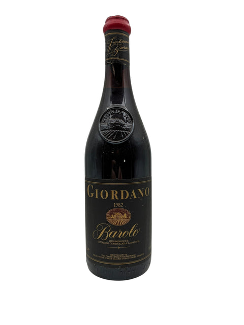 Bouteille de vin rouge Barolo Giordano 1982