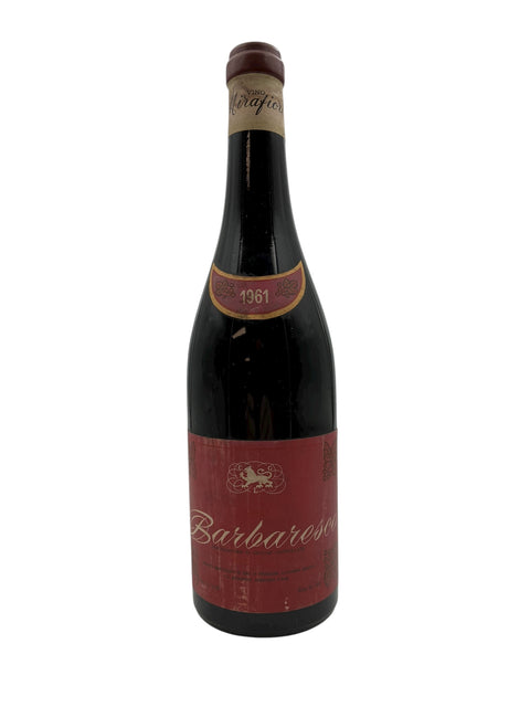 Bouteille de vin rouge Barbaresco Mirafiore 1961