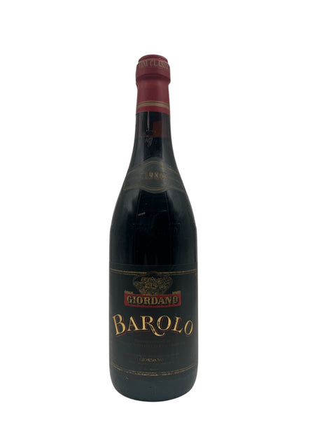 Bouteille de Barolo Giordano 1980 avec étiquette rouge