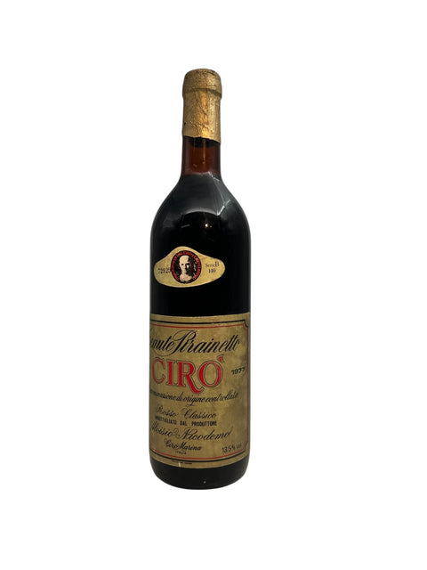 Bouteille de vin rouge Cirò de 1977 par Tenute Prianetto