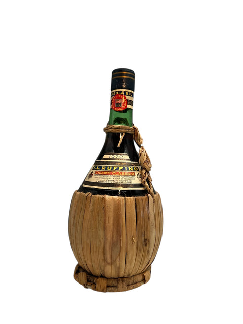 Bouteille de Chianti Classico Il Ruffino 1972 avec cape libérienne traditionnelle