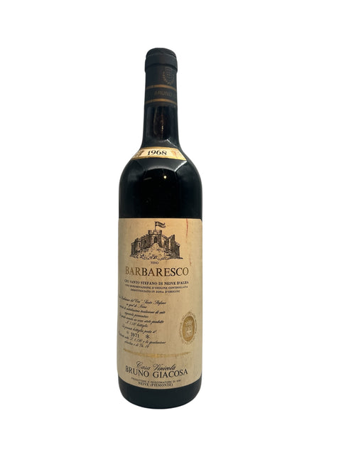 Bouteille de vin Barbaresco Bruno Giacosa 1968 avec étiquette