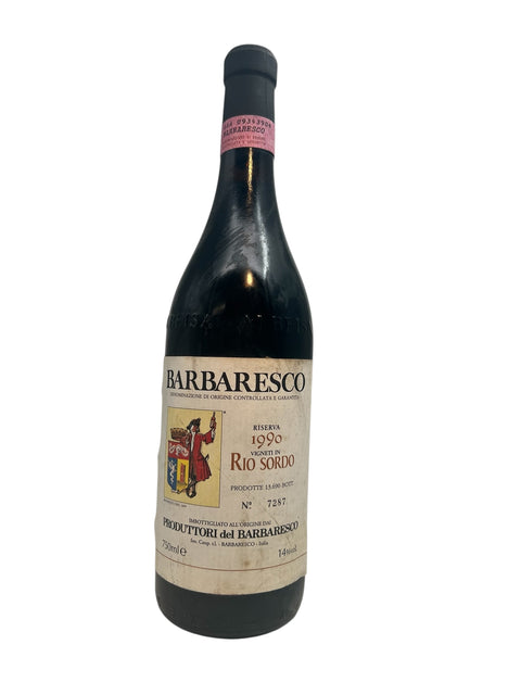 Bouteille de vin rouge Barbaresco Rio Sordo 1990