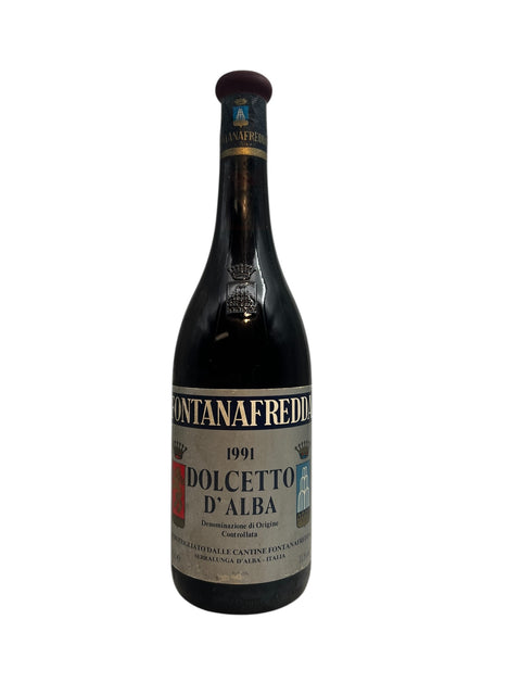 Une bouteille de Dolcetto d'Alba 1991 de Fontanafredda