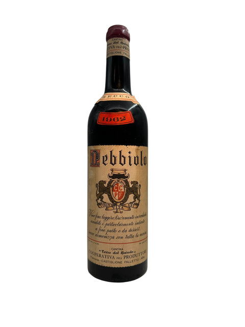 Bouteille de Nebbiolo de 1962 avec étiquette et millésime