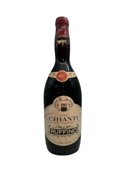Bouteille de Chianti Ruffino 1971 avec étiquette classique