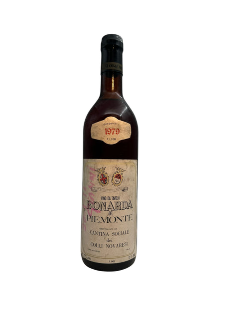 Bouteille de vin rouge Bonarda del Piemonte 1979