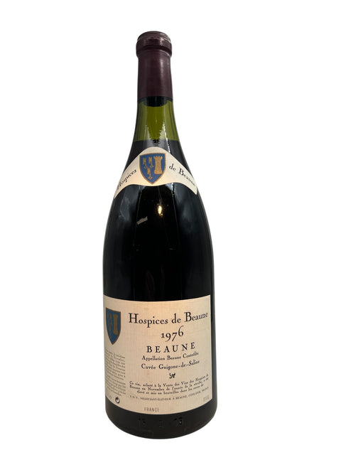 Bouteille de vin rouge Beaune 1976 des Hospices de Beaune