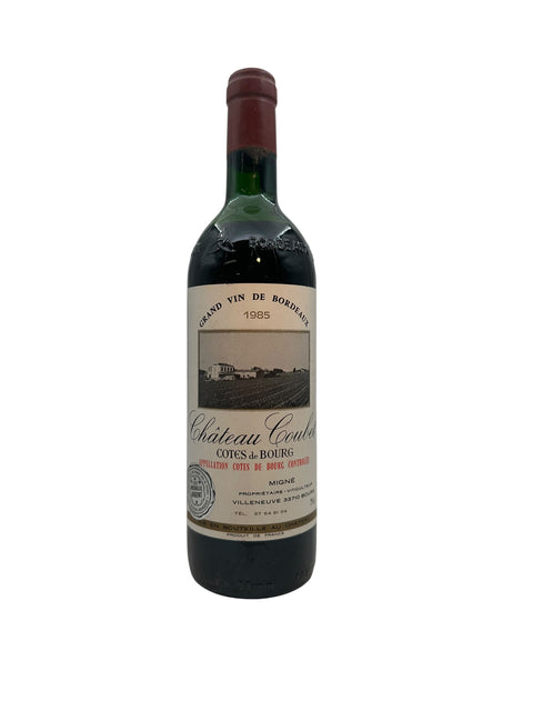 Une bouteille de vin rouge Château Coulaine Côtes de Bourg 1985