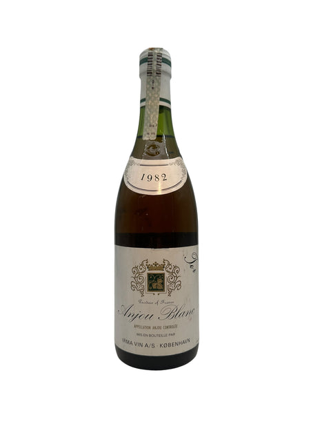 Bouteille d'Anjou Blanc de 1982 mise en bouteille par Irma Vin A/S