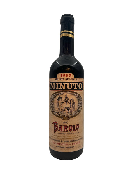 Flaske af Barolo Minuto 1965 med elegante etiketter