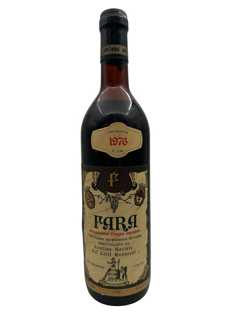 Flaske af Fara rødvin fra Cantina Sociale årgang 1976