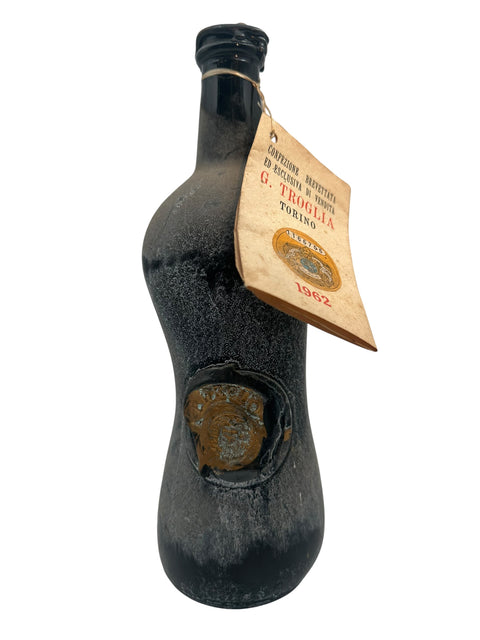 Bouteille de vin Barolo G. Troglia 1962 au look vintage