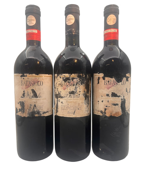 Trois bouteilles de Barolo Batasiolo 1988 avec étiquette usée